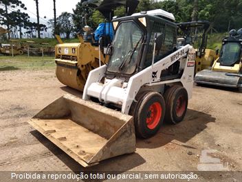 Mini-Carregadeira Bobcat S130