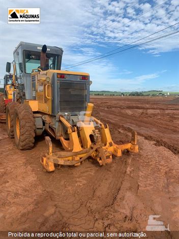 Motoniveladora Komatsu GD555-3