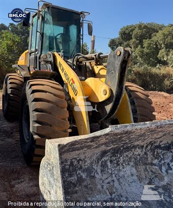 Pá Carregadeira New Holland W130 B