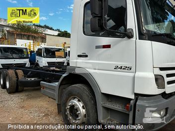 Caminhão Mercedes-Benz Atego 2425 3-Eixos 2p (diesel)