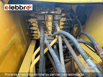 Escavadeira Komatsu PC200
