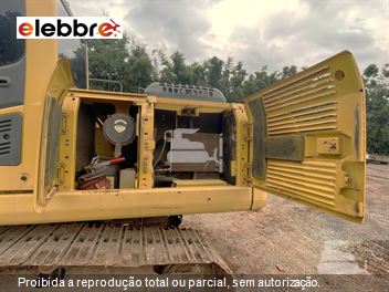 Escavadeira Komatsu PC200