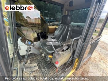 Escavadeira Komatsu PC200
