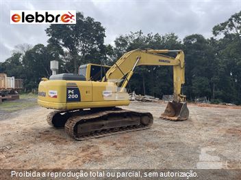 Escavadeira Komatsu PC200