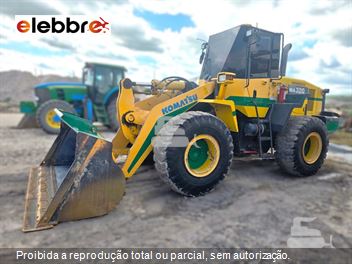 Pá Carregadeira Komatsu WA320