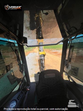 Retro Escavadeira New Holland B110B