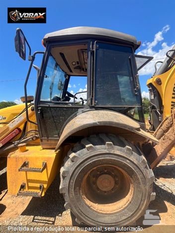 Retro Escavadeira New Holland B110B