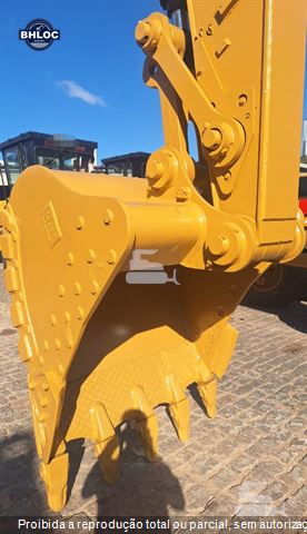 Escavadeira Caterpillar 320