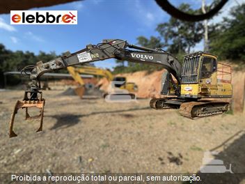 Escavadeira Volvo EC220DL