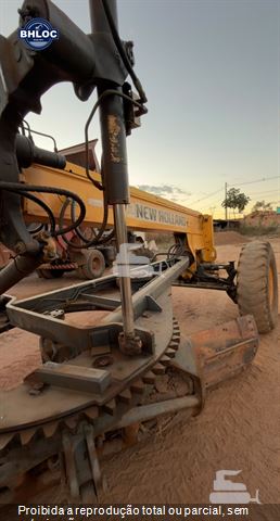 Motoniveladora New Holland RG140B