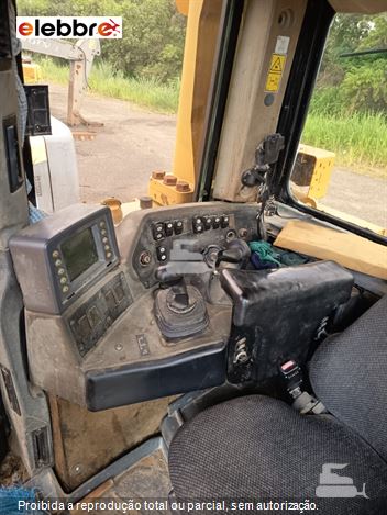 Trator de Esteira Caterpillar D8T