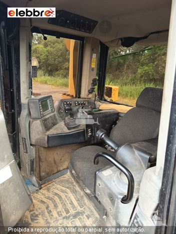 Trator de Esteira Caterpillar D8T