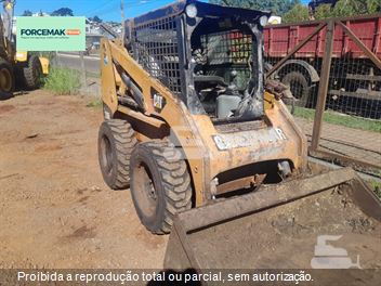 Mini-Carregadeira Caterpillar 226B