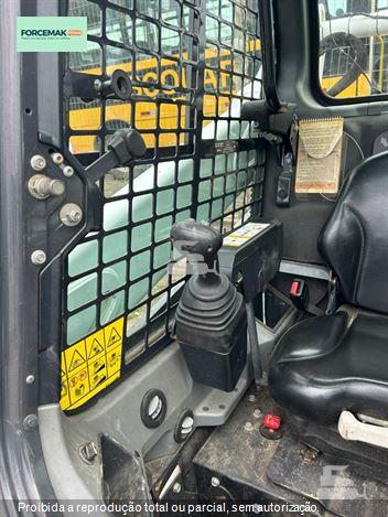 Mini-Carregadeira Bobcat S570