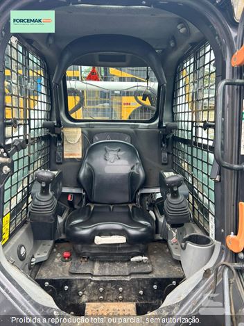 Mini-Carregadeira Bobcat S570