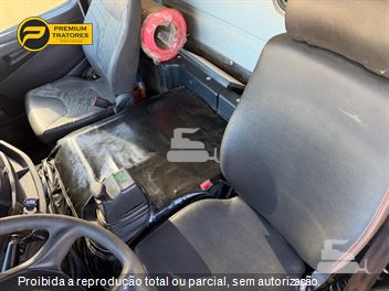 Caminhão Mercedes-Benz Axor 3131 6x4 2p (diesel)(E5)