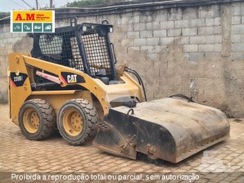 Mini-Carregadeira Caterpillar 226B 3