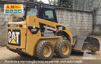 Mini-Carregadeira Caterpillar 226B 3