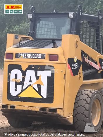 Mini-Carregadeira Caterpillar 226B 3