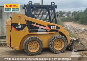 Mini-Carregadeira Caterpillar 226B 3