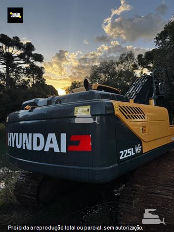 Escavadeira Hyundai R225L VS