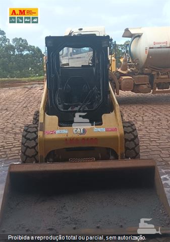 Mini-Carregadeira Caterpillar 226B 3