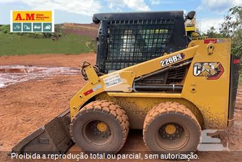 Mini-Carregadeira Caterpillar 226B 3