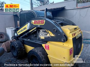 Mini-Carregadeira New Holland L225