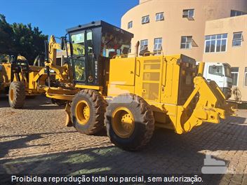 Motoniveladora Caterpillar 140K
