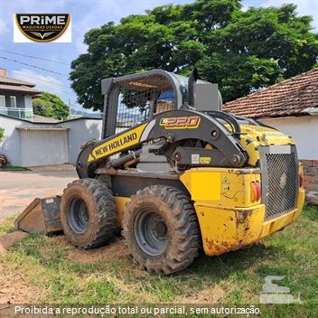Mini-Carregadeira New Holland L220