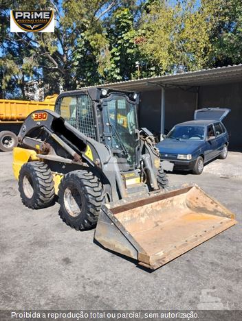 Mini-Carregadeira New Holland L330