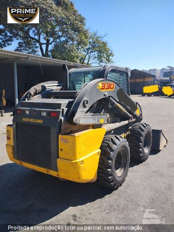 Mini-Carregadeira New Holland L330