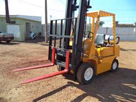 Empilhadeira Komatsu FG25