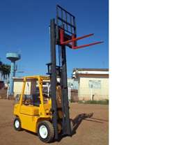 Empilhadeira Komatsu FG25