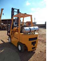 Empilhadeira Komatsu FG25