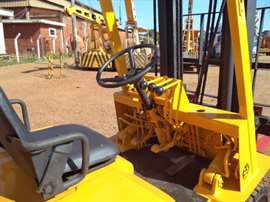 Empilhadeira Komatsu FG25