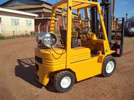 Empilhadeira Komatsu FG25