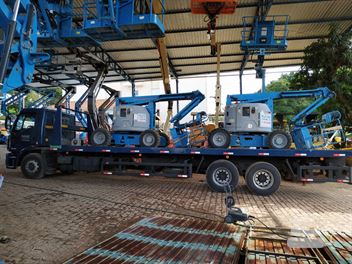 CONSTRULOC - Locação de Rolo Compactador - Motoniveladora - Plataforma elevatória