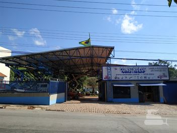 CONSTRULOC - Locação de Rolo Compactador - Motoniveladora - Plataforma elevatória