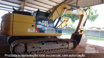 Escavadeira Caterpillar 323D2L