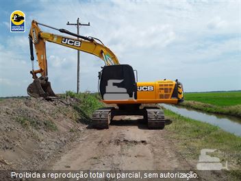 Escavadeira JCB JS200