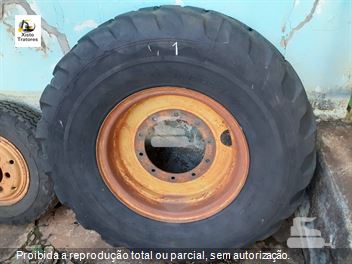 Roda 10 furos com pneu 1300x24 ressolado 10 Lonas Pirelli