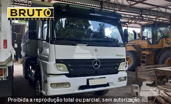 Caminhão Mercedes-Benz Atego 2425 3-Eixos 2p (diesel)