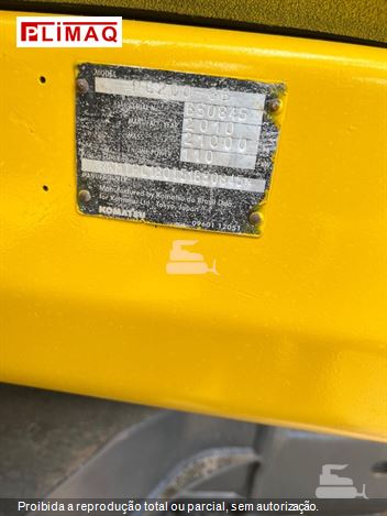 Escavadeira Komatsu PC200