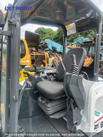 Mini-Escavadeira Bobcat E45