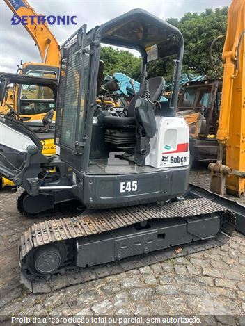 Mini-Escavadeira Bobcat E45
