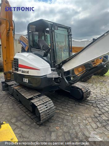 Mini-Escavadeira Bobcat E45