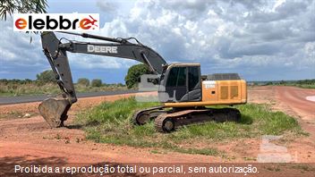 Escavadeira John Deere 210G