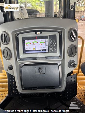 Trator de Esteira Caterpillar D8T
