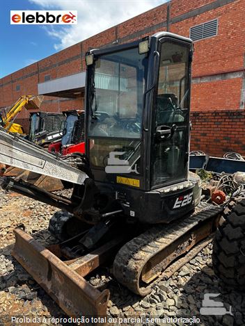 Mini-Escavadeira Bobcat E26